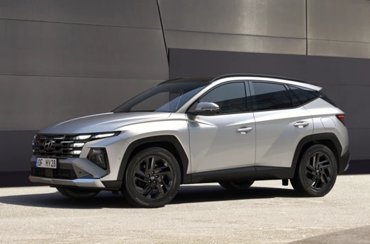 NX4 SE VIZ EXT R2T Shimmeringsilvermetallic SHOT 03