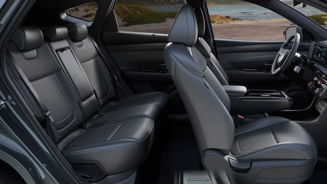 Hyundai TUCSON Interior 2024 Side Roominess CUT PHEV T2P Edit 4X3